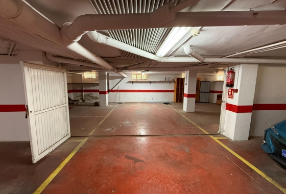 Garaje - Alquiler a largo plazo - Torrevieja - Centro