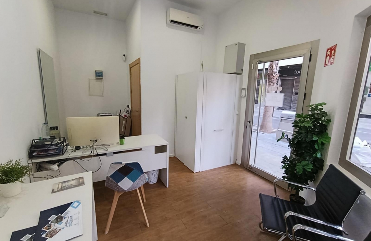 Long Term Rental - Commercial Unit - Torrevieja - Centro