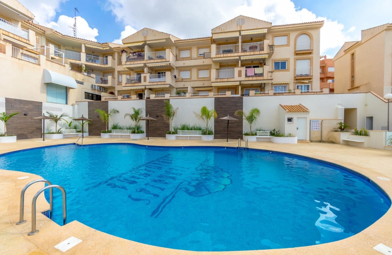 Resale - Apartment - Orihuela Costa - Campoamor