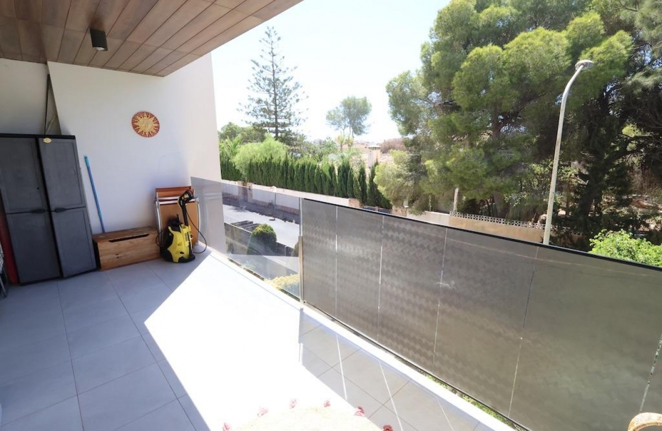 Resale - Apartment - Orihuela Costa - Campoamor