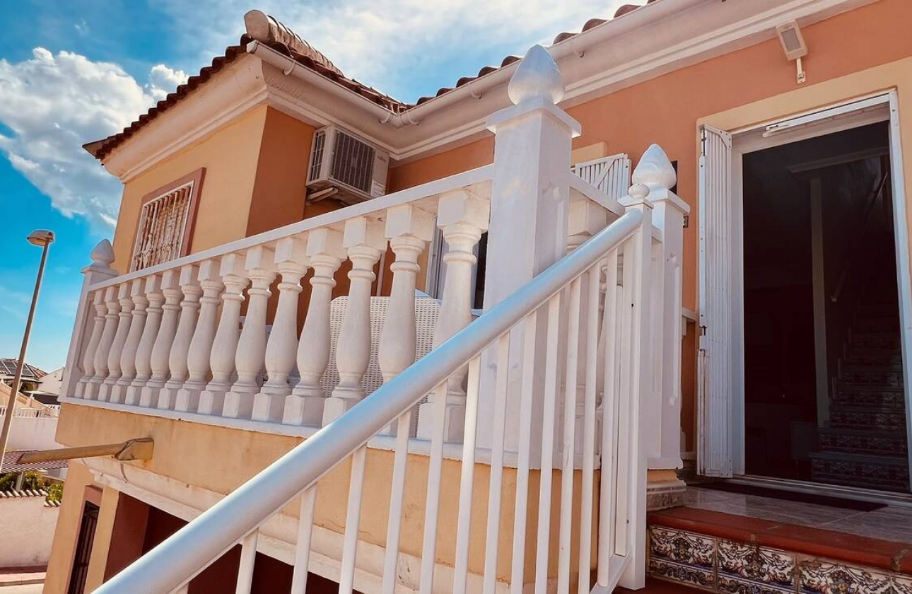 Resale - Apartment - Orihuela Costa - Villamartín