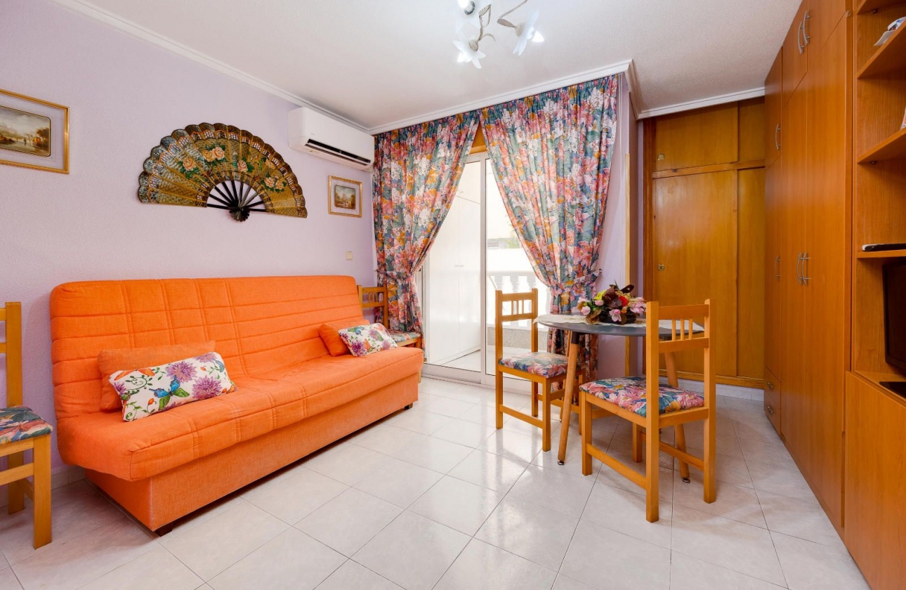 Resale - Apartment - Torrevieja - Acequion