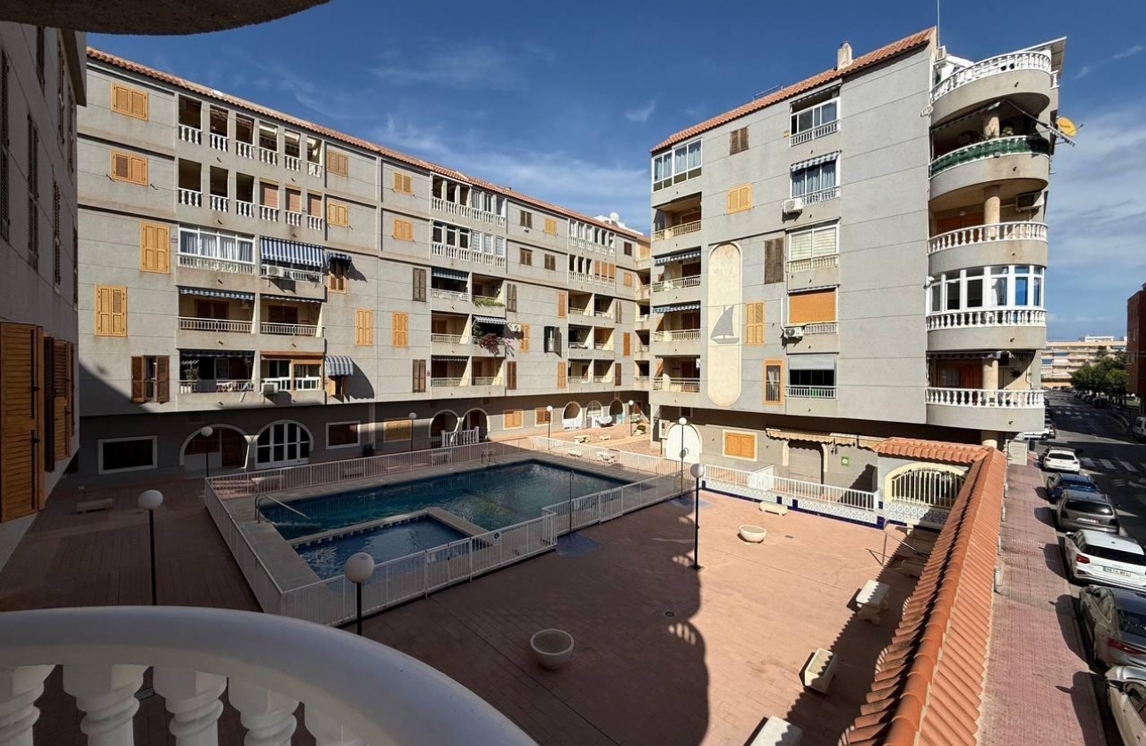 Resale - Apartment - Torrevieja - Acequion