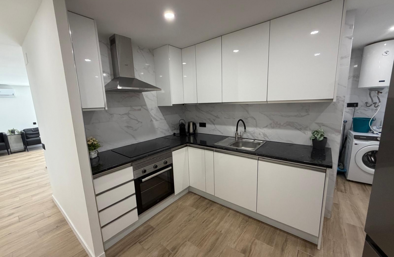 Resale - Apartment - Torrevieja - Acequion