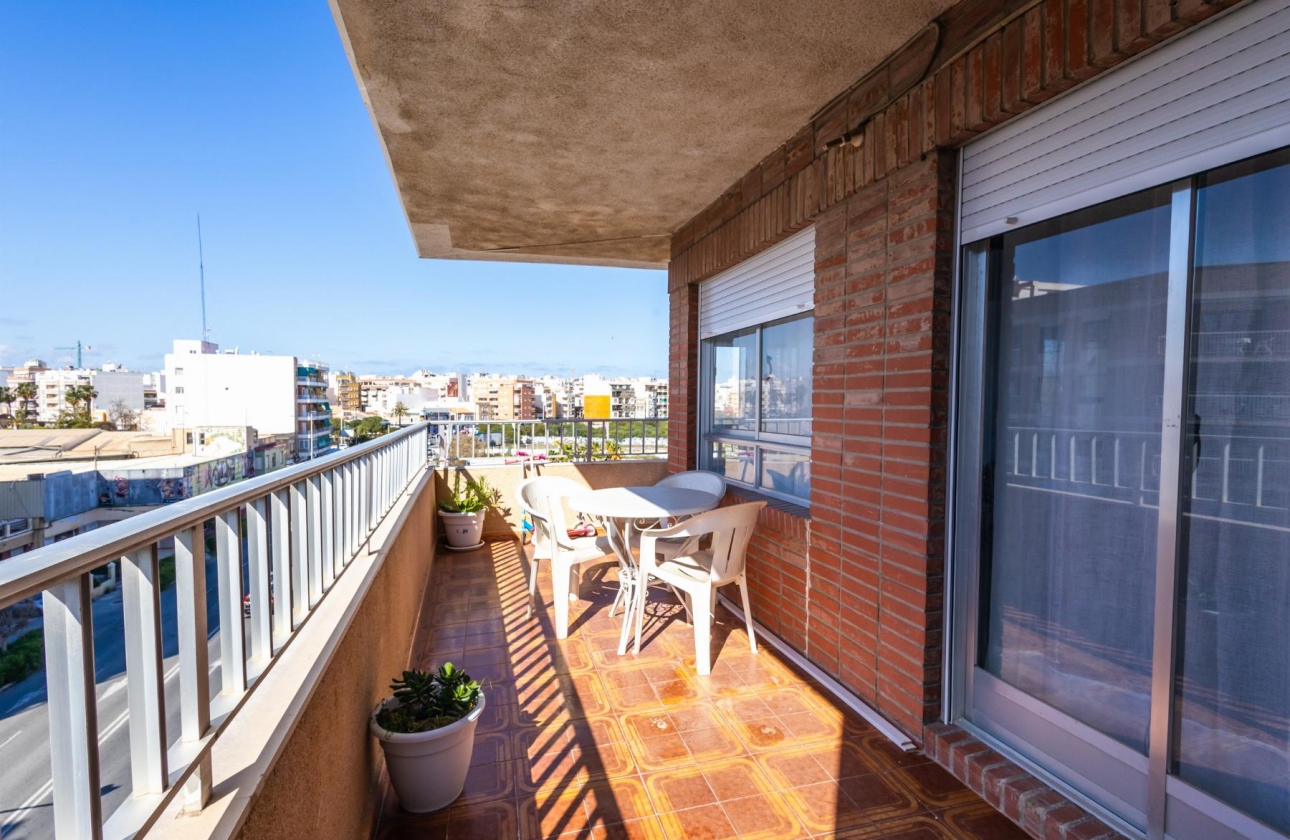 Resale - Apartment - Torrevieja - Acequion