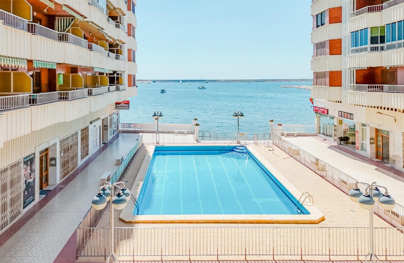Resale - Apartment - Torrevieja - Acequion