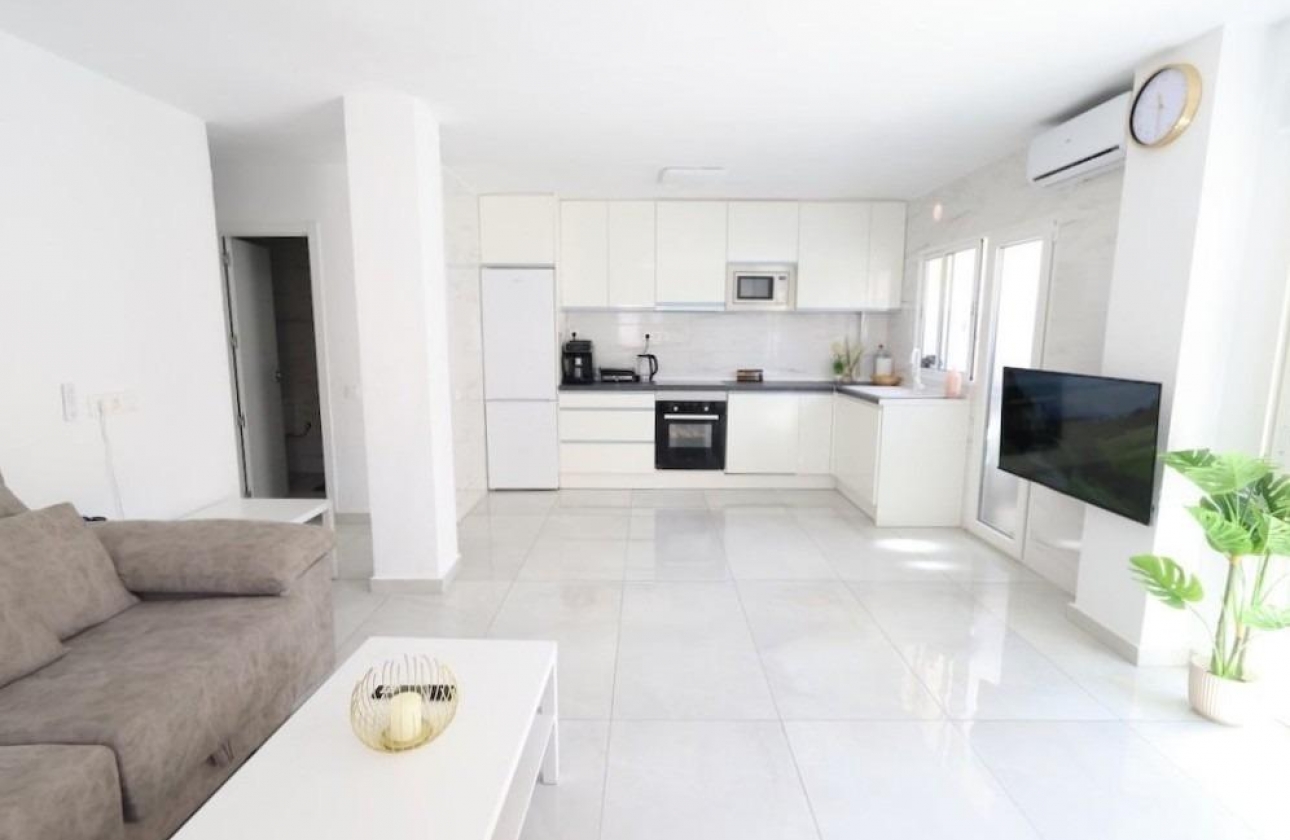 Resale - Apartment - Torrevieja - Acequion