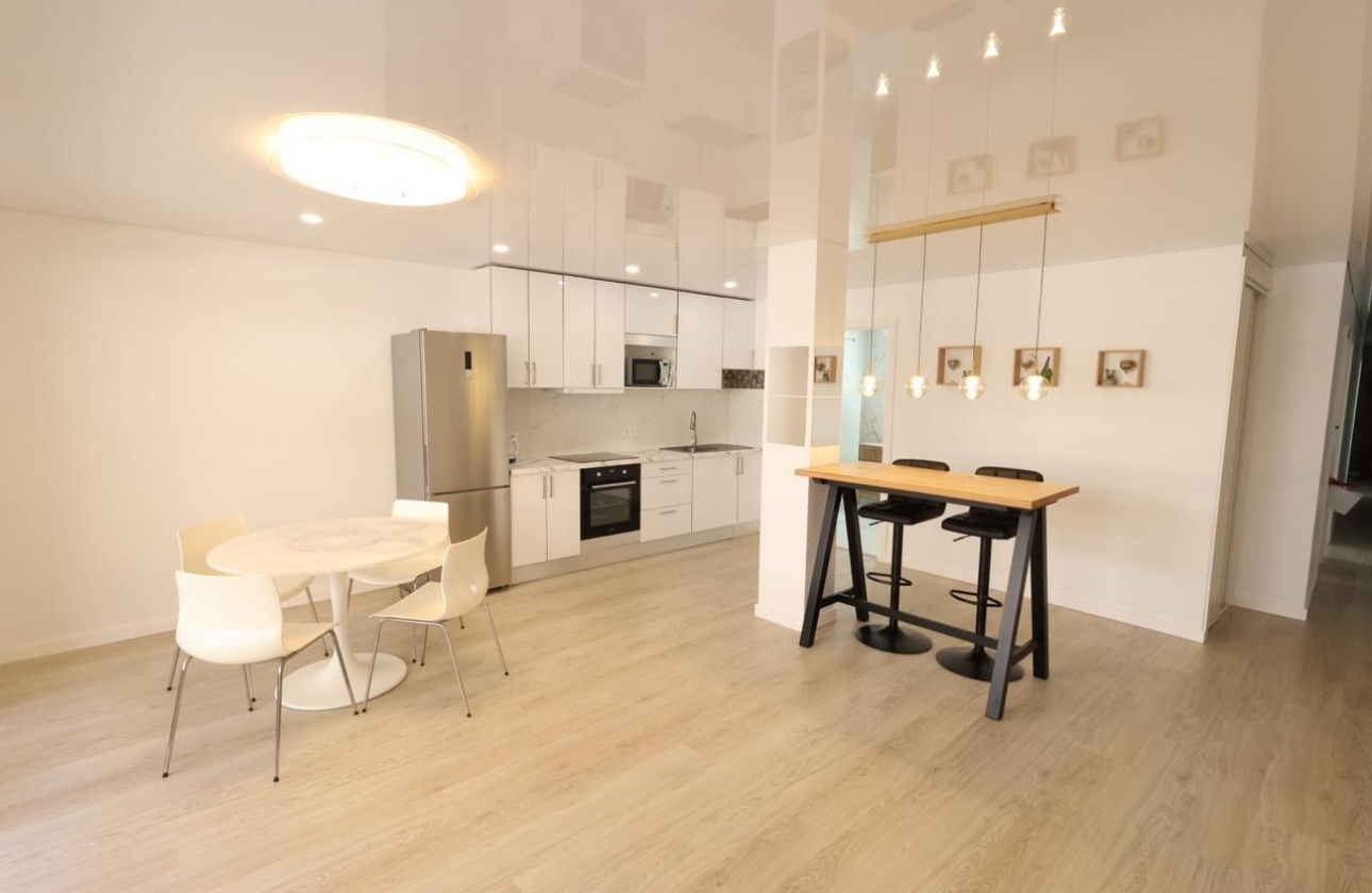 Resale - Apartment - Torrevieja - Acequion