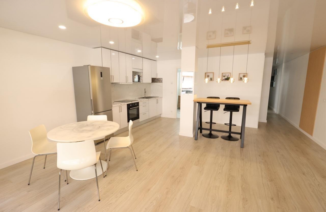 Resale - Apartment - Torrevieja - Acequion