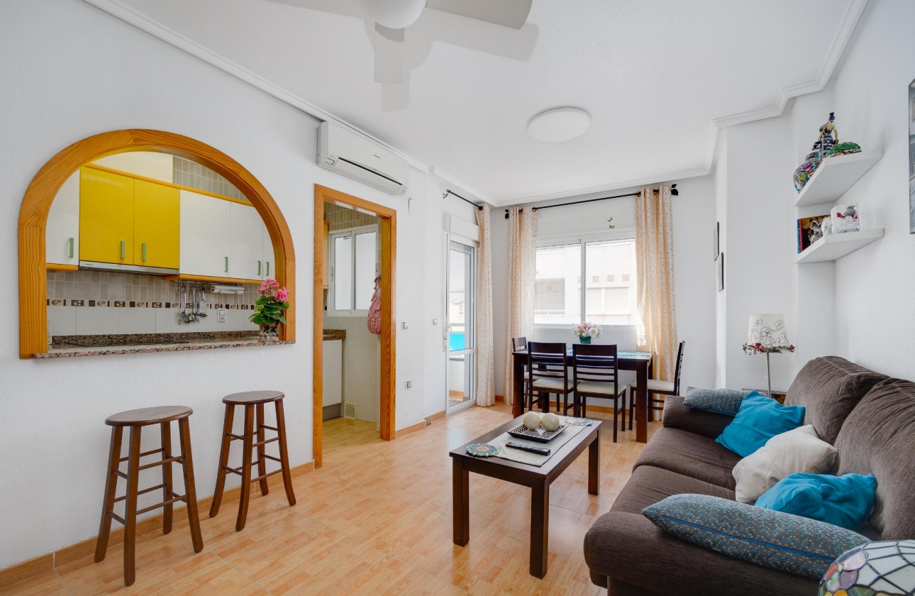 Resale - Apartment - Torrevieja - Acequion