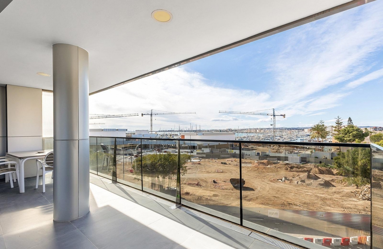 Resale - Apartment - Torrevieja - Paseo maritimo