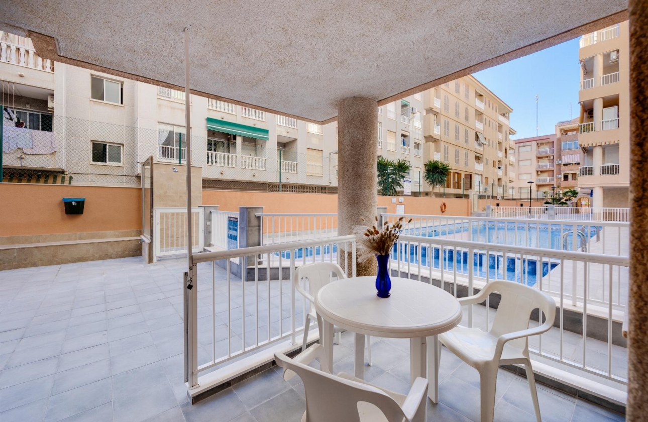 Resale - Apartment - Torrevieja - Playa De Los Naufragos