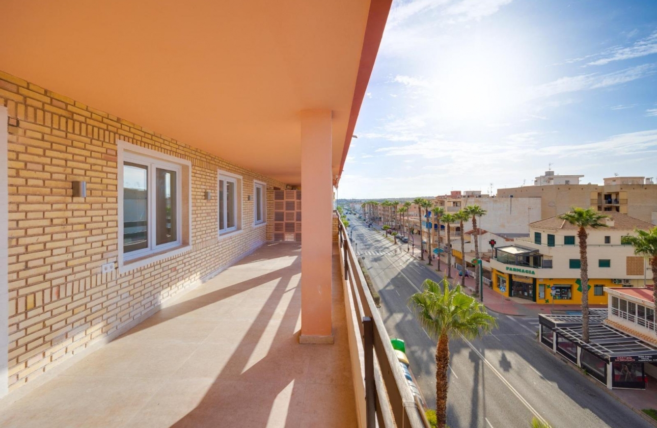 Resale - Apartment - Torrevieja - Playa De Los Naufragos