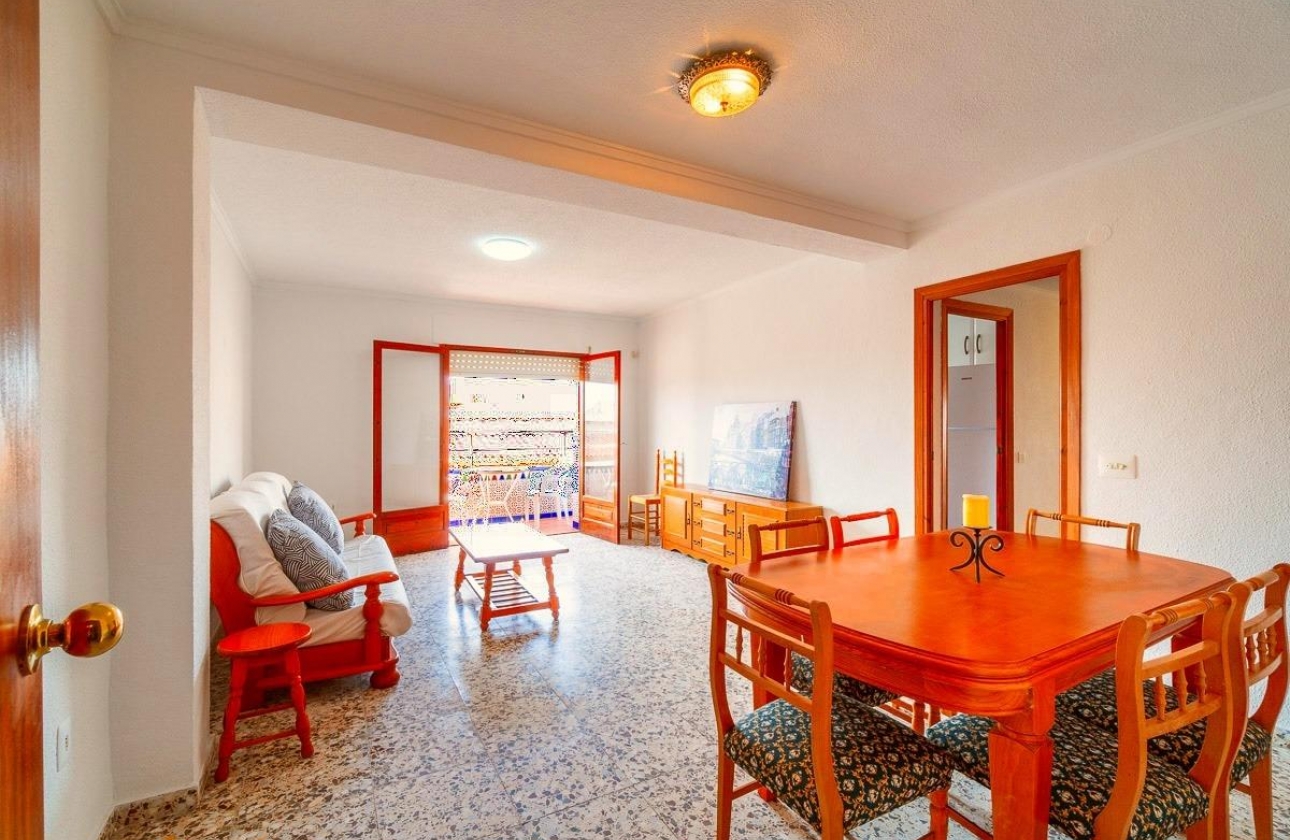 Resale - Apartment - Torrevieja - Playa De Los Naufragos