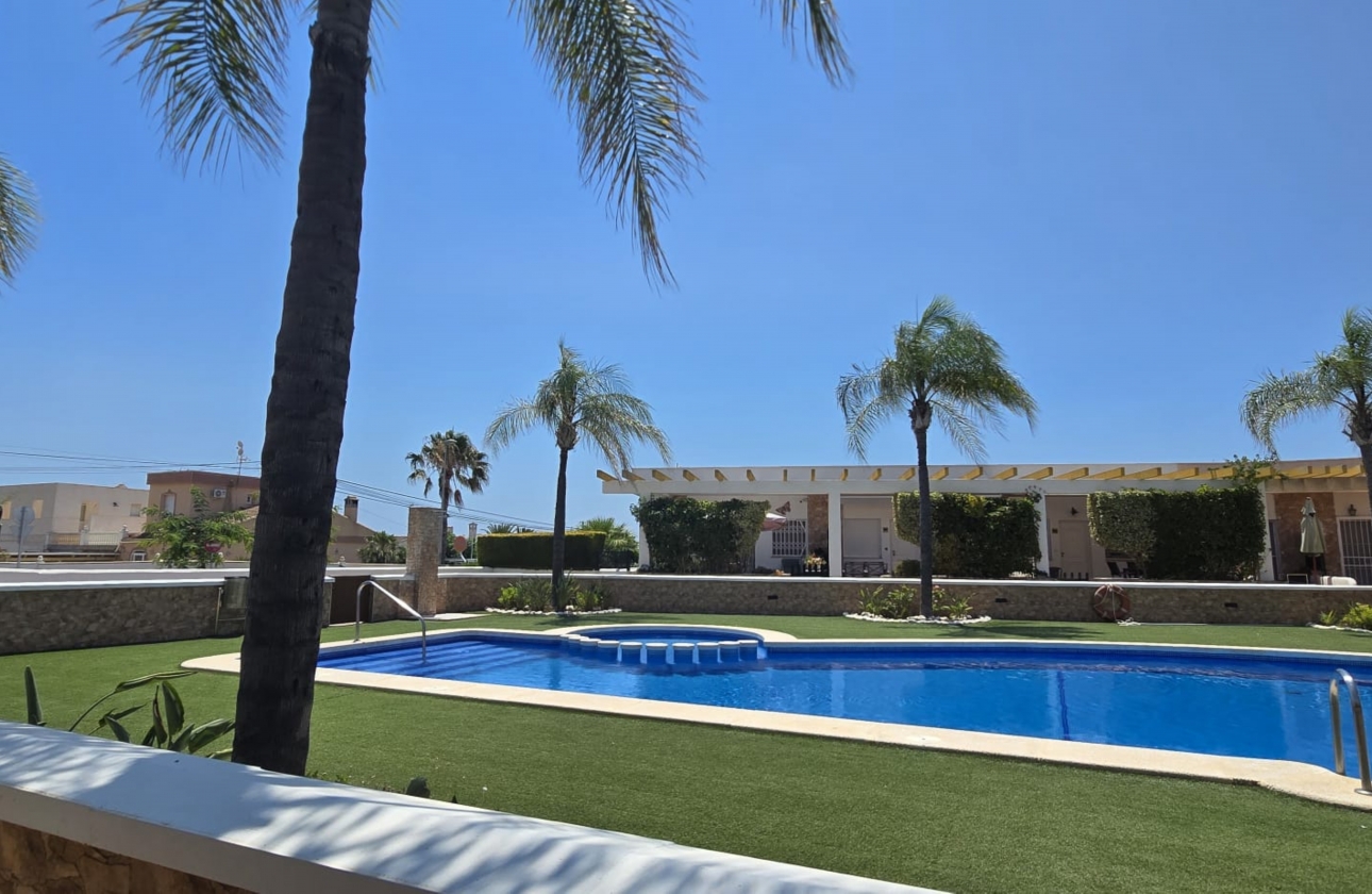 Resale - Bungalow - Orihuela Costa - Mil Palmeras