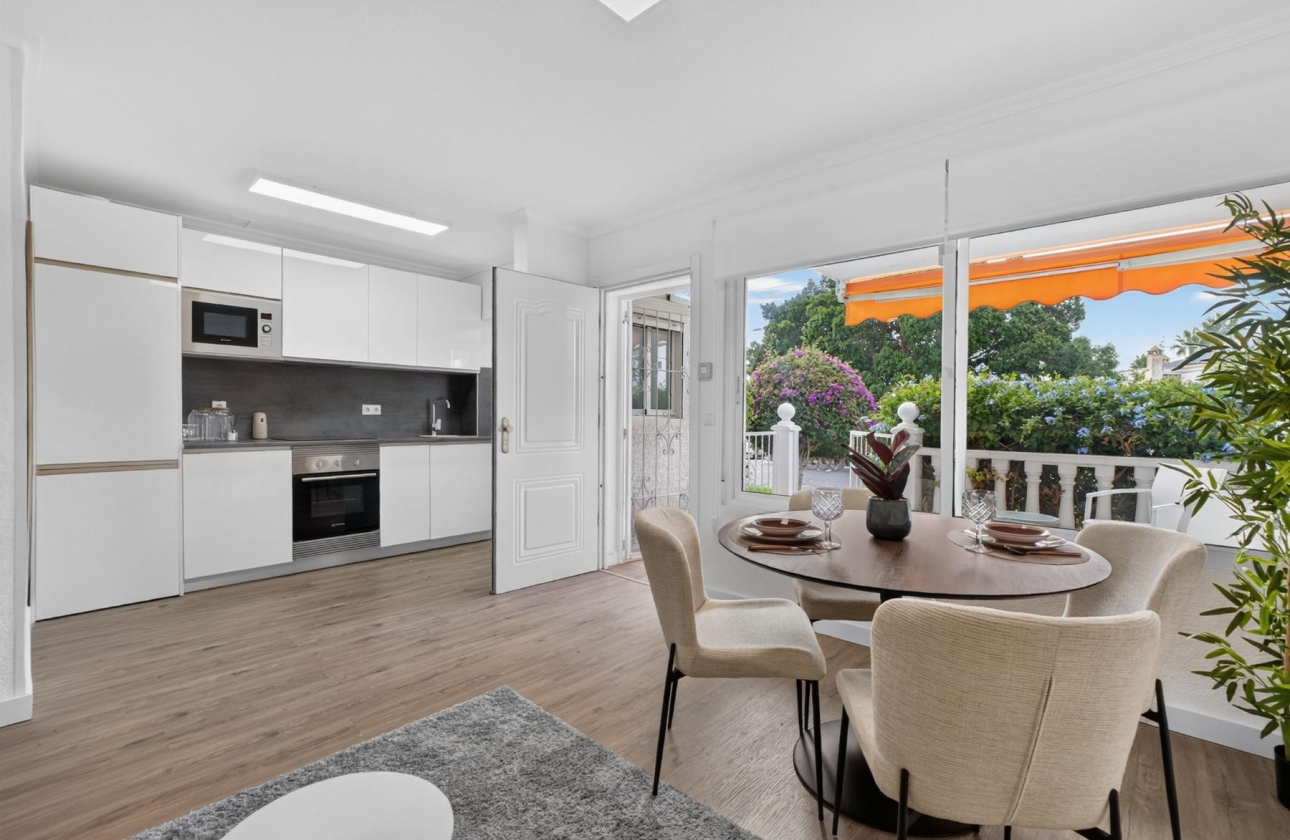 Resale - Bungalow - Orihuela Costa - Villamartín