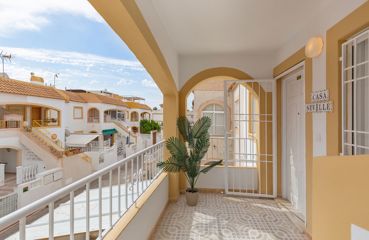 Resale - Bungalow - Torrevieja - La Siesta - El Salado -  Torreta