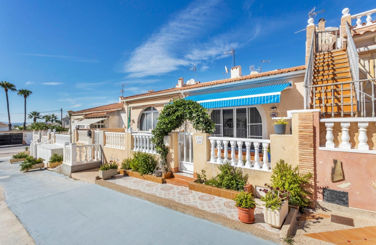 Resale - Bungalow - Torrevieja - La Siesta - El Salado -  Torreta