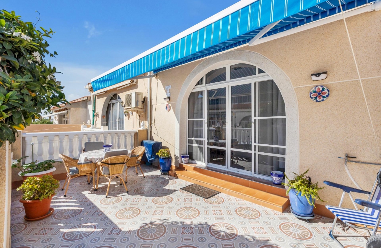 Resale - Bungalow - Torrevieja - La Siesta - El Salado -  Torreta