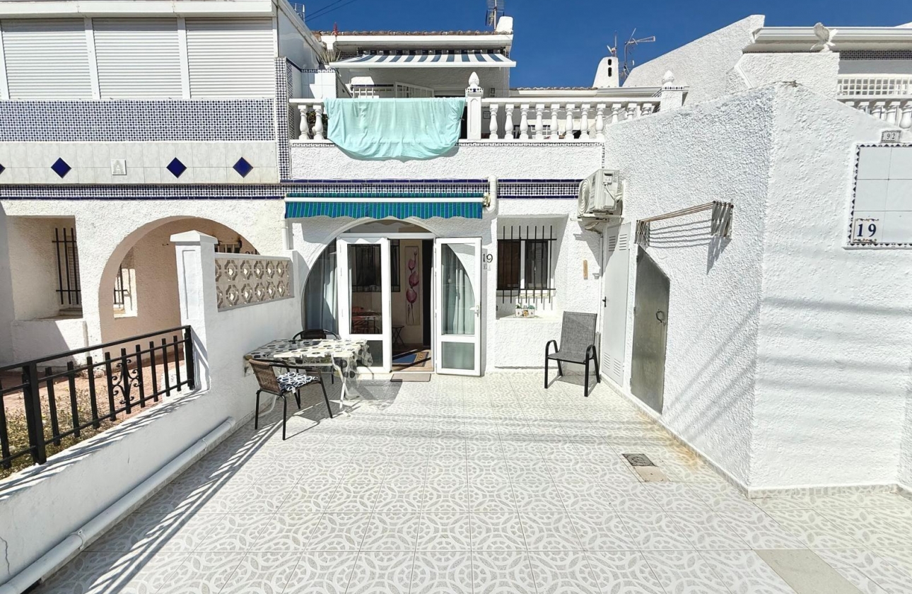 Resale - Bungalow - Torrevieja - La Siesta - El Salado -  Torreta