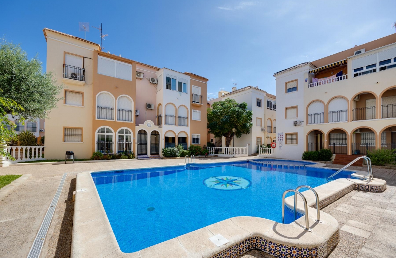 Resale - Bungalow - Torrevieja - Playa De Los Naufragos