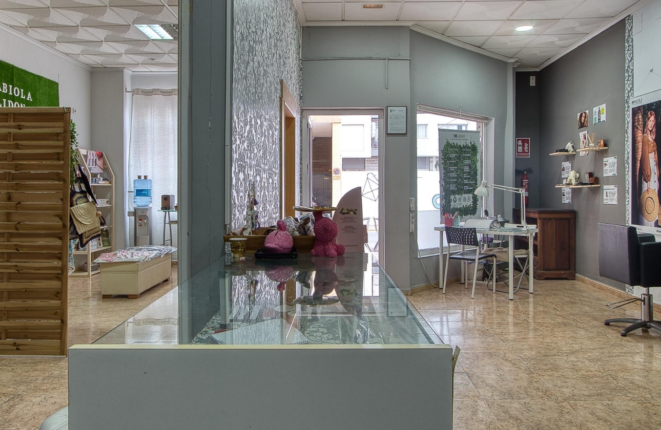 Resale - commercial property - Torrevieja - La Mata