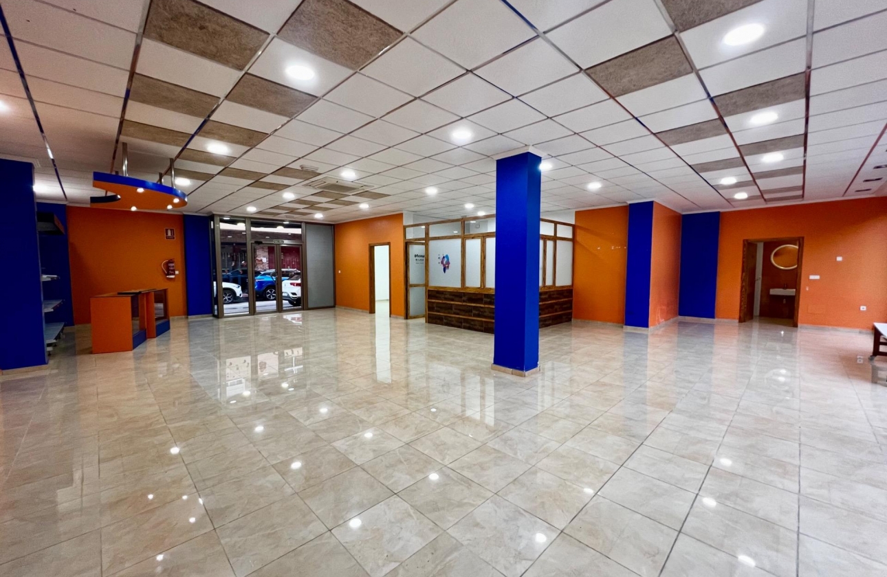 Resale - Commercial Unit - Beniel