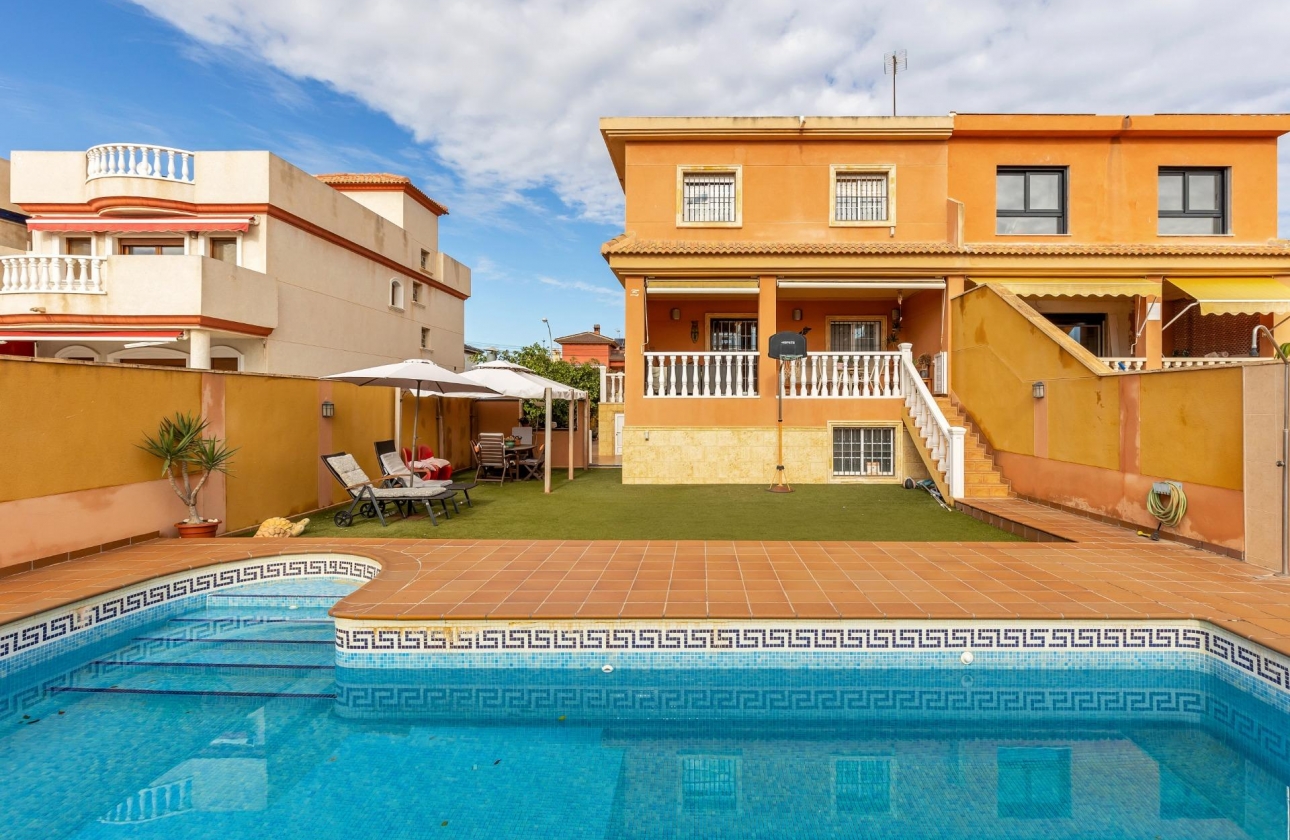 Resale - Semi-detached - Torrevieja - Aguas Nuevas