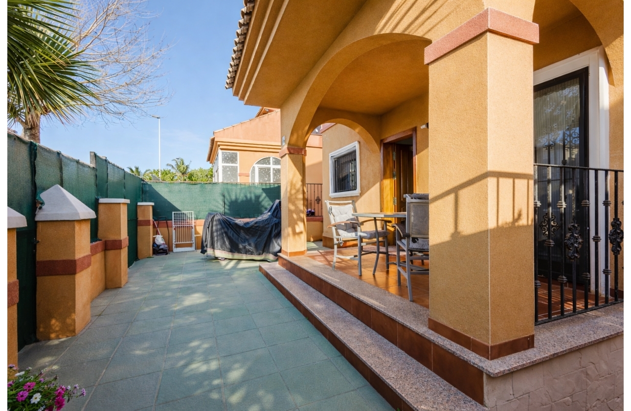 Resale - Terraced house - Torrevieja - Aguas Nuevas