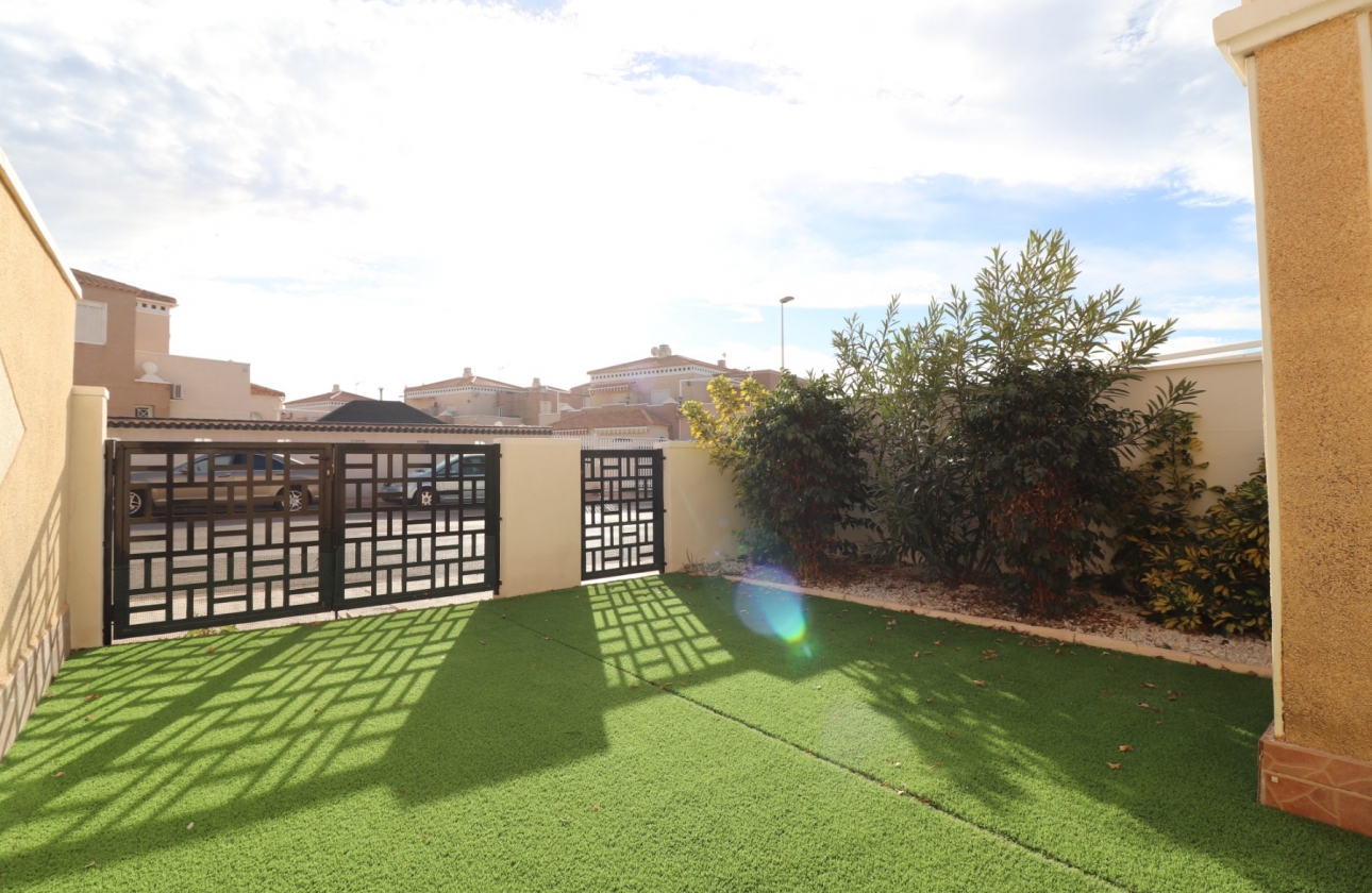 Resale - Townhouse - Torrevieja - Aguas Nuevas