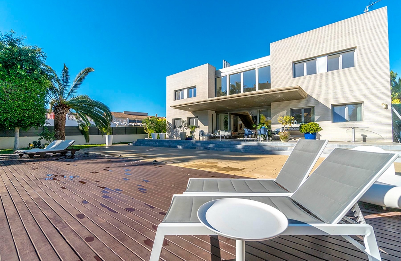 Resale - Villa - Alicante - Campoamor