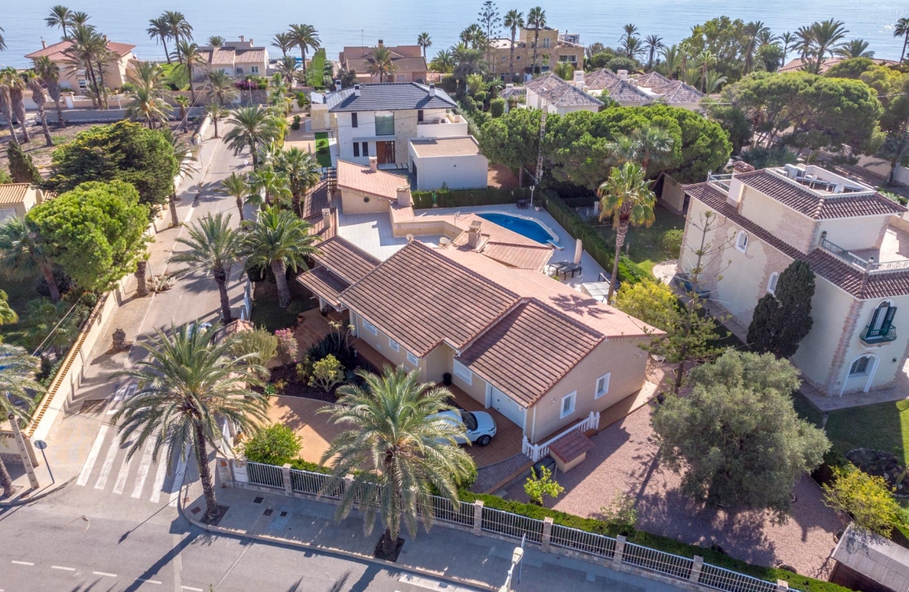 Resale - Villa - Cabo Roig - MUY CERCA DE LA PLAYA