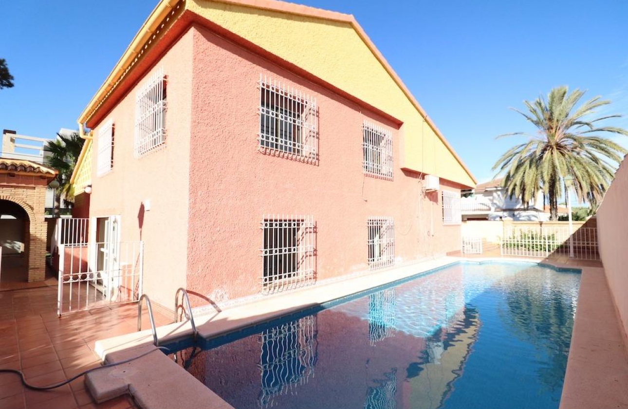 Resale - Villa - Cabo Roig - MUY CERCA DE LA PLAYA