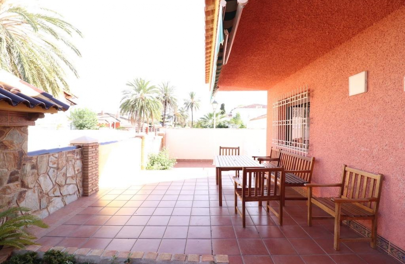 Resale - Villa - Cabo Roig - MUY CERCA DE LA PLAYA