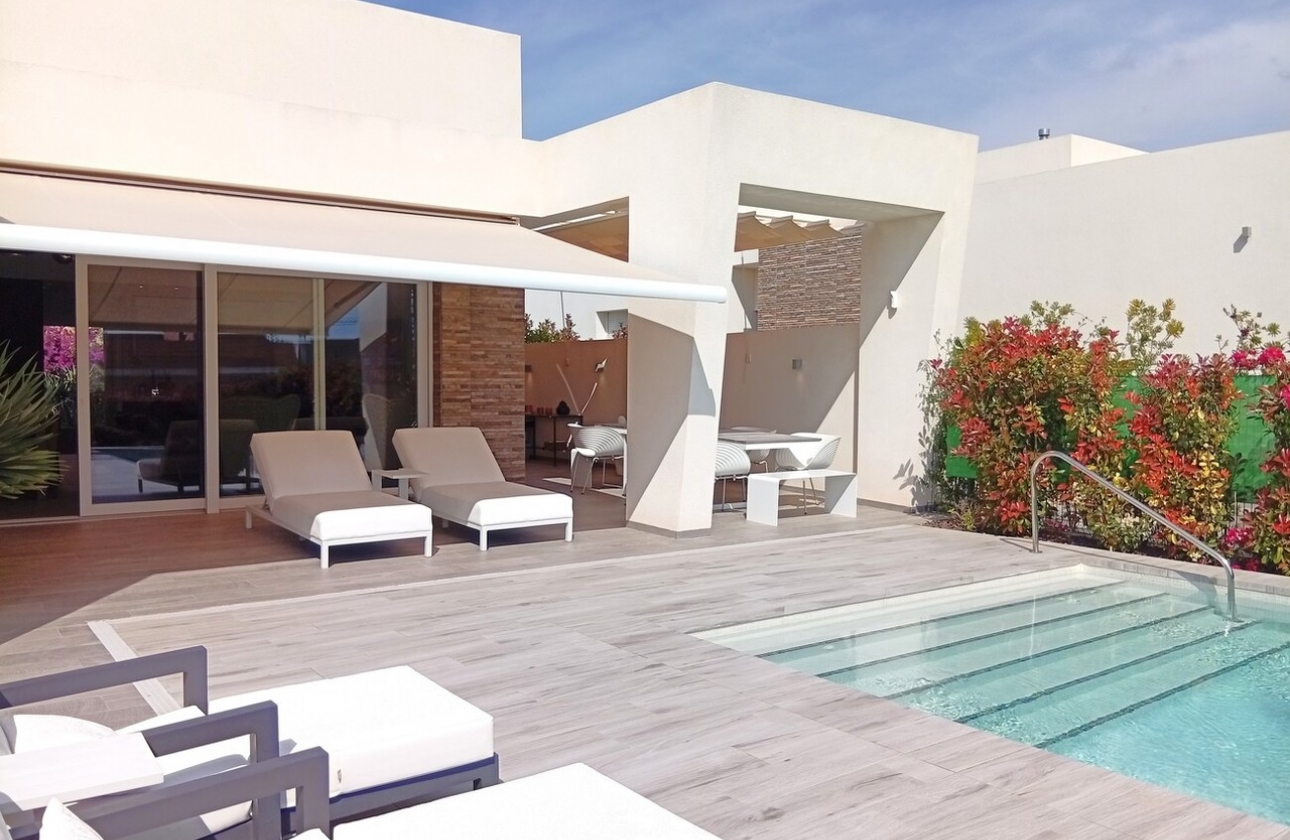 Resale - Villa - La Finca Golf