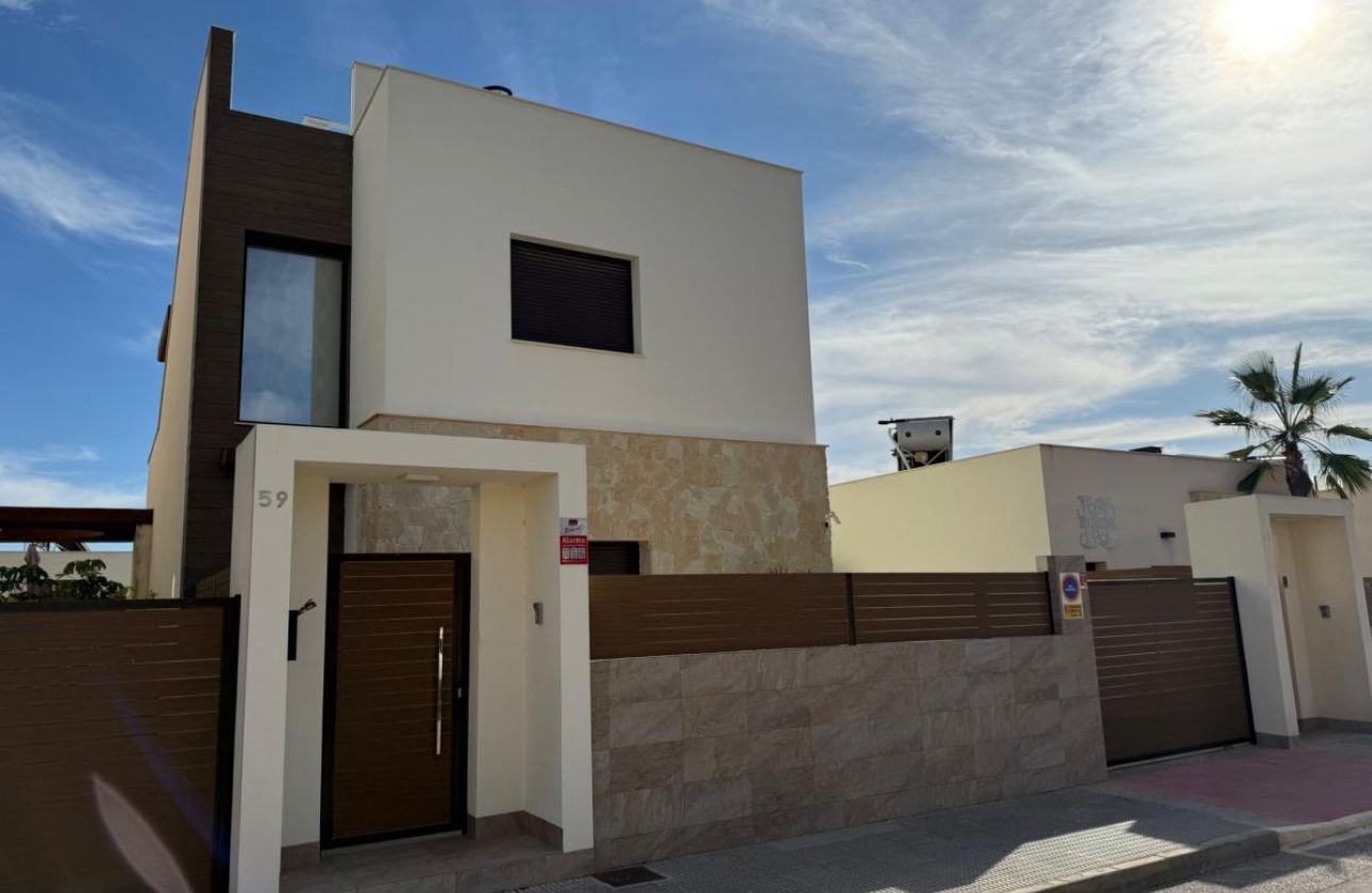 Resale - Villa - Los Montesinos