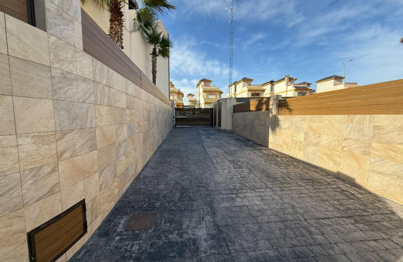 Resale - Villa - Los Montesinos