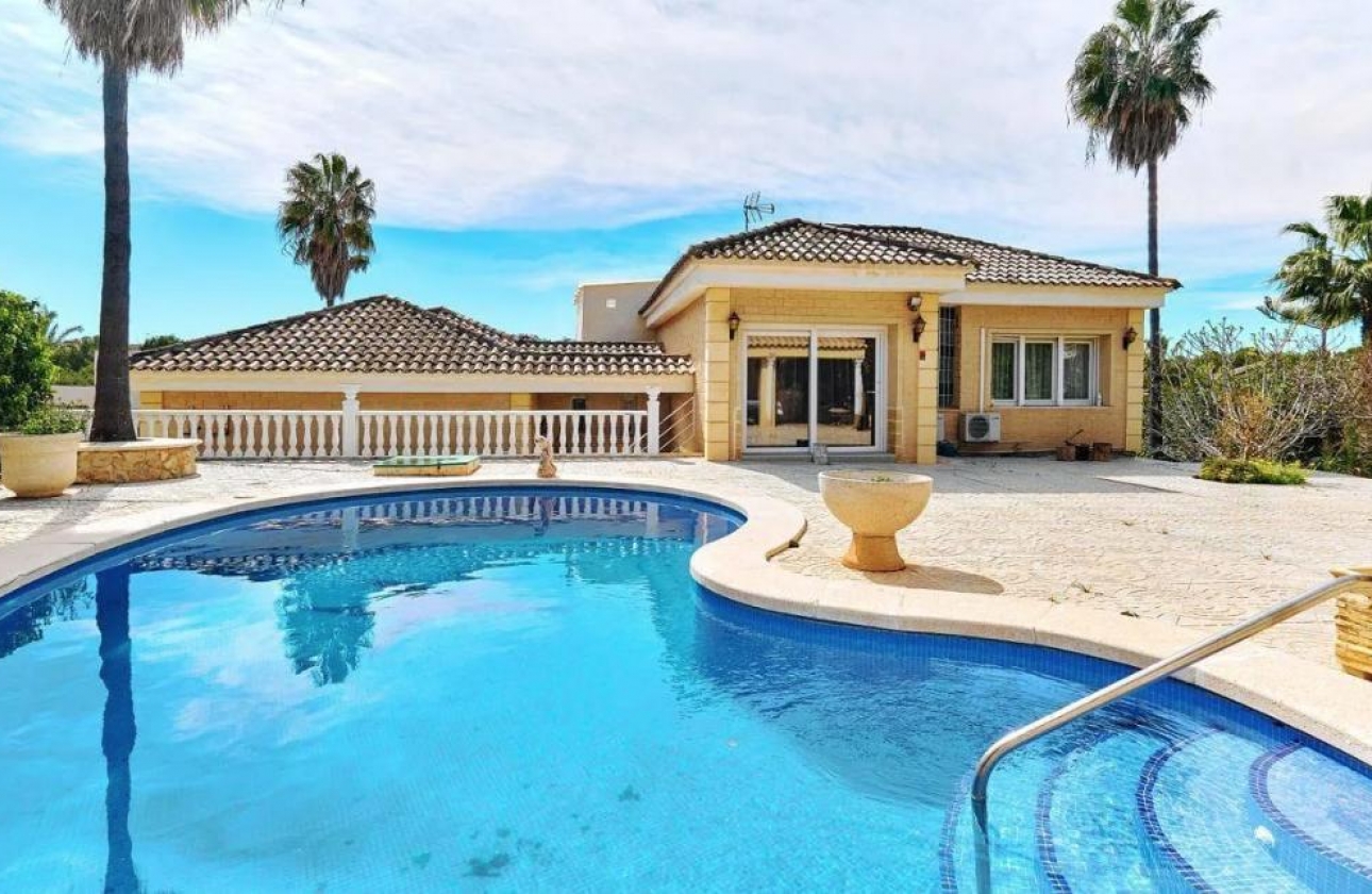 Resale - Villa - Orihuela Costa - Campoamor