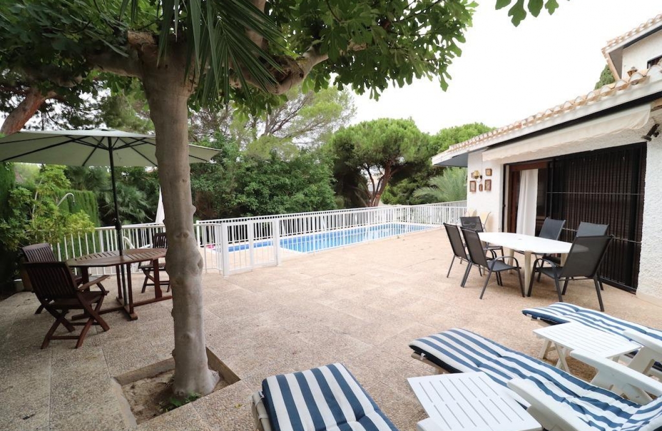 Resale - Villa - Orihuela Costa - Campoamor