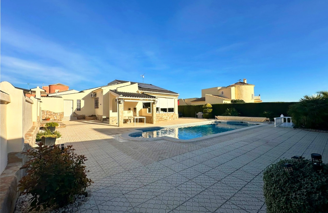 Resale - Villa - Orihuela Costa - La Florida