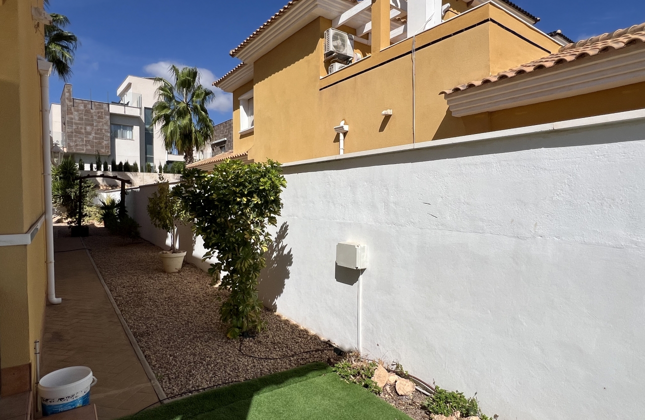 Resale - Villa - Orihuela Costa - La Zenia