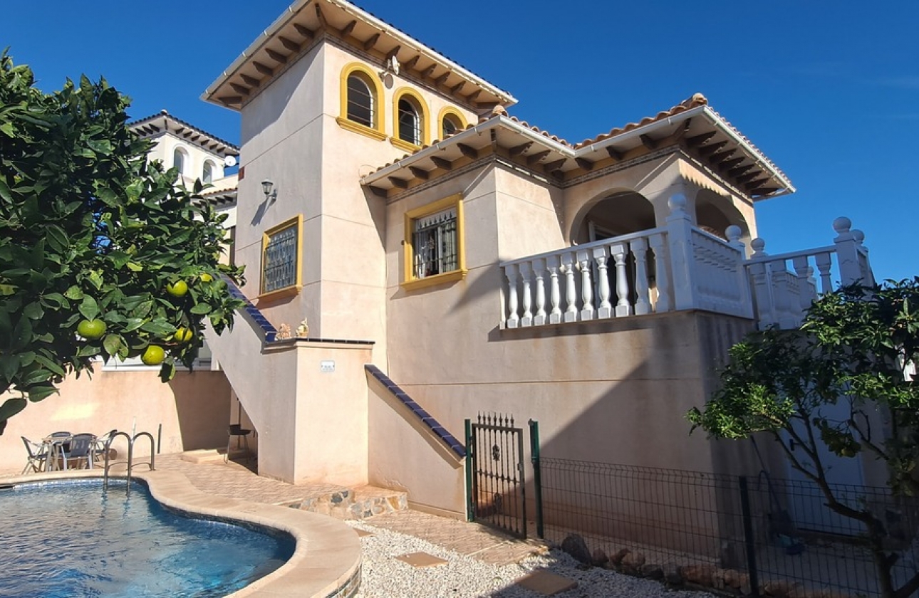 Resale - Villa - Orihuela Costa - La Zenia