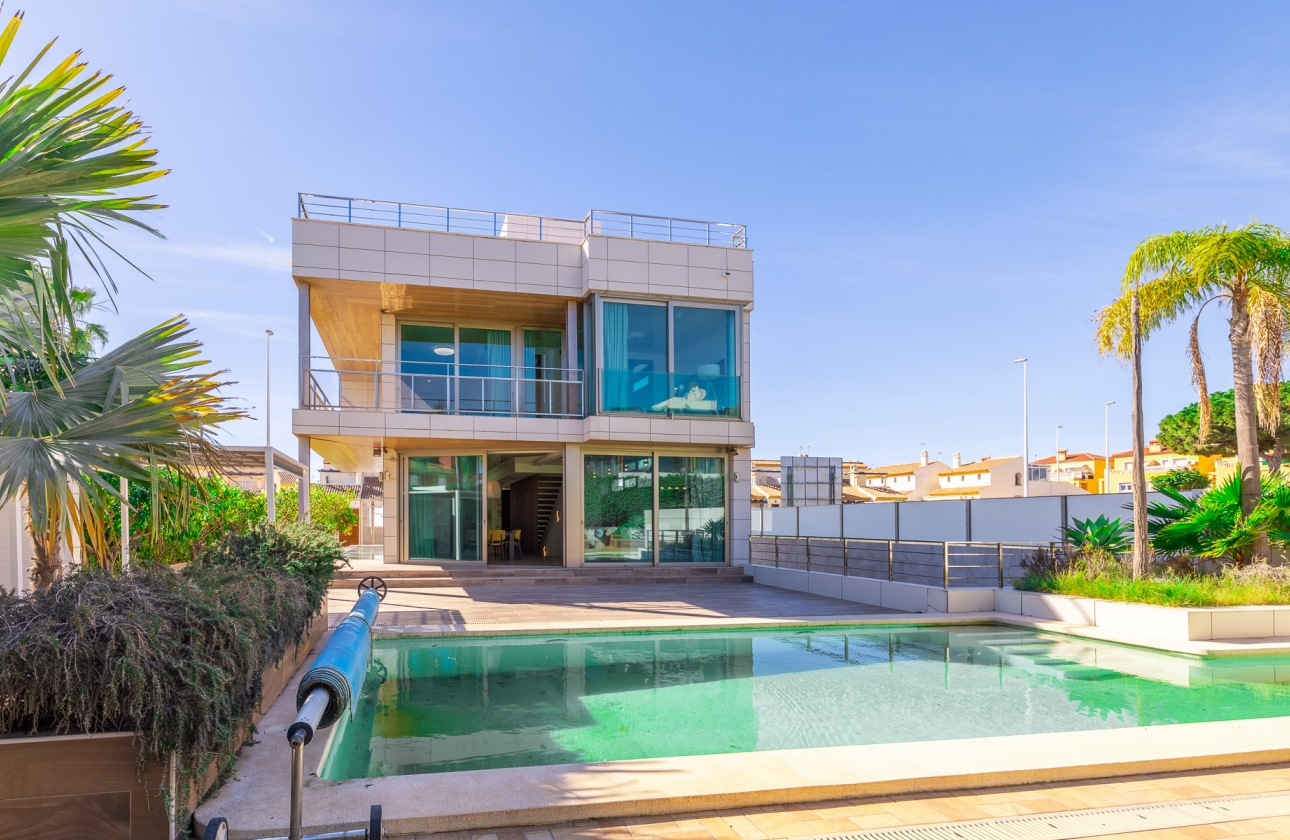 Resale - Villa - Orihuela Costa - La Zenia