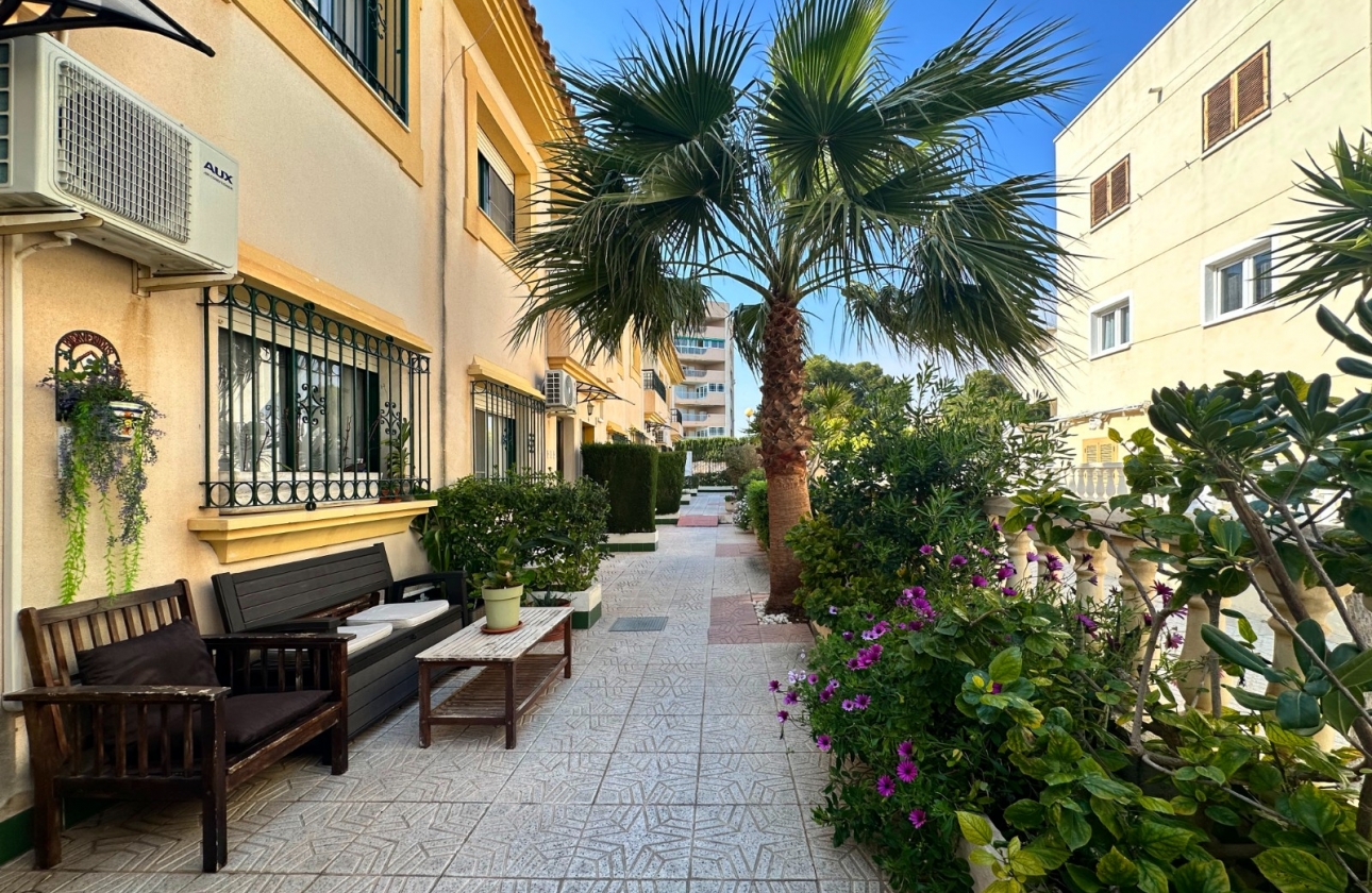 Resale - Villa - Orihuela Costa - La Zenia