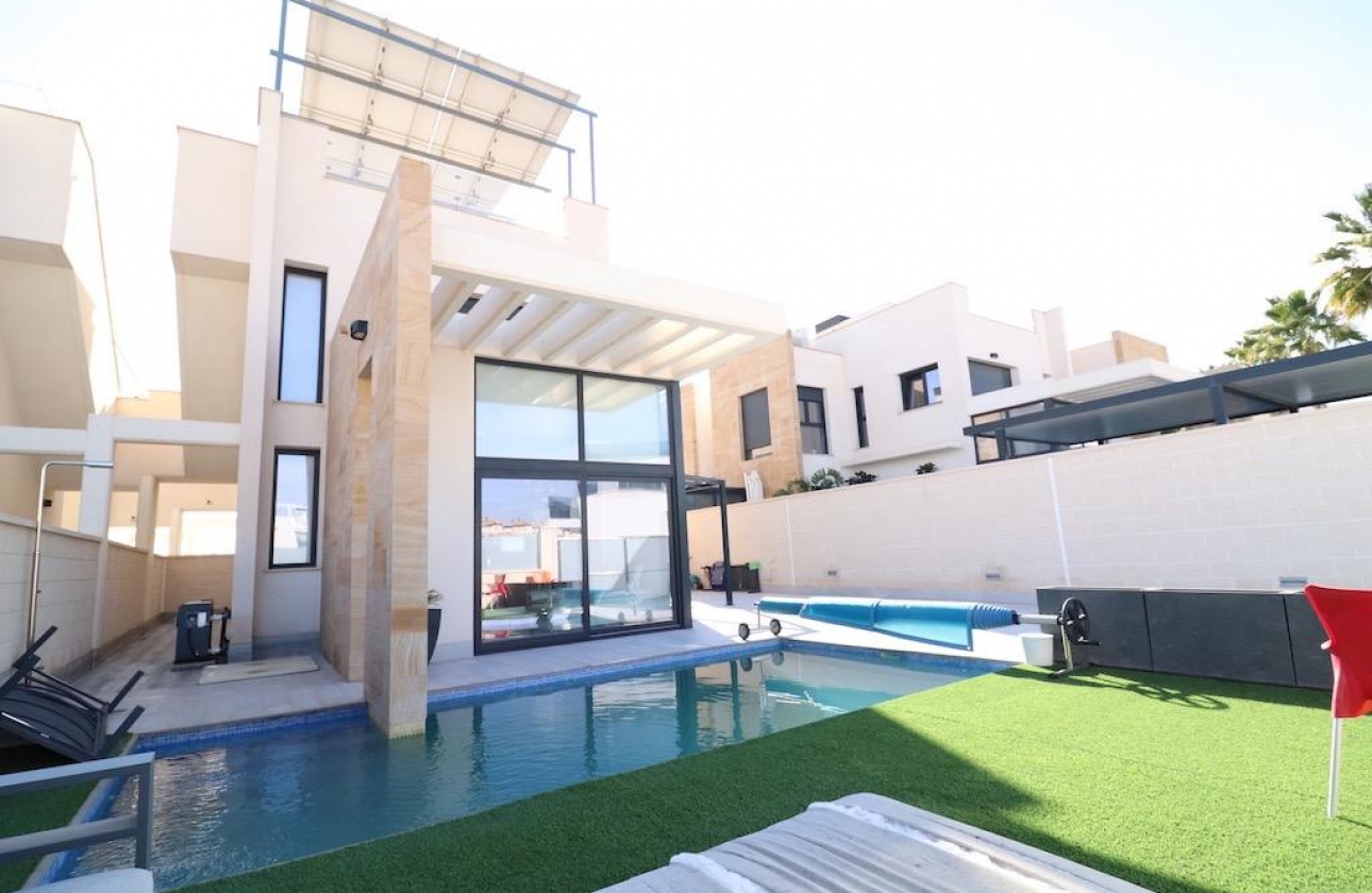 Resale - Villa - Orihuela Costa - Lomas de Cabo Roig