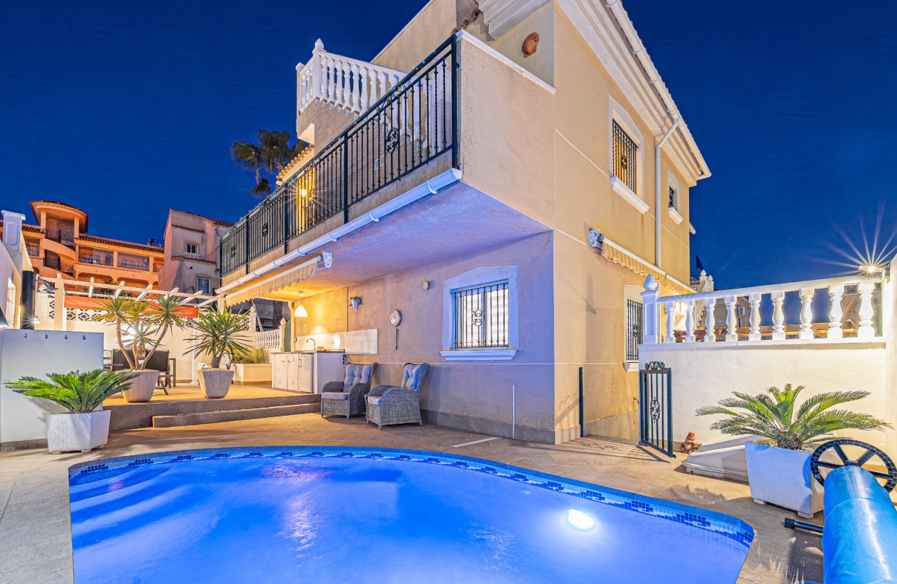 Resale - Villa - Orihuela Costa - Montegolf