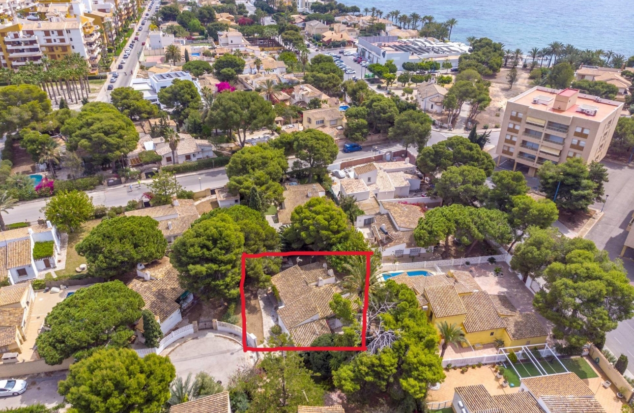 Resale - Villa - Orihuela Costa - Punta Prima