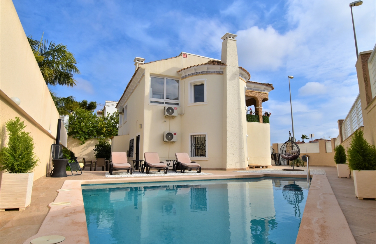 Resale - Villa - Orihuela Costa - Villamartín