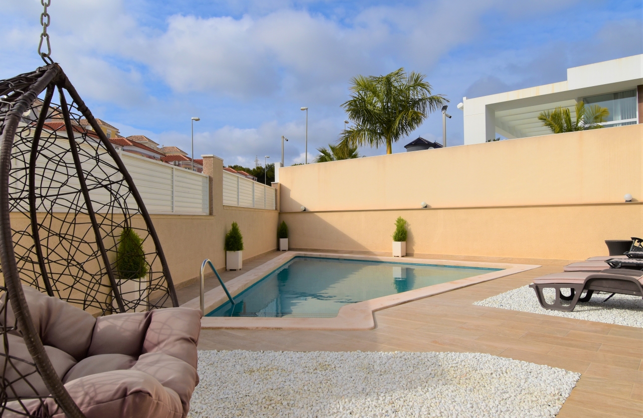 Resale - Villa - Orihuela Costa - Villamartín