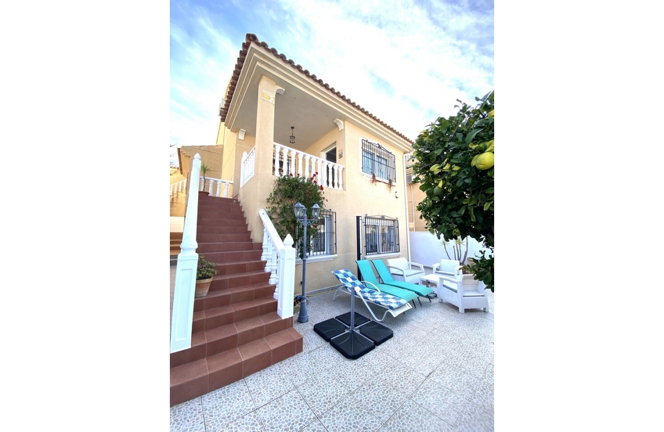 Resale - Villa - Orihuela Costa - Villamartín